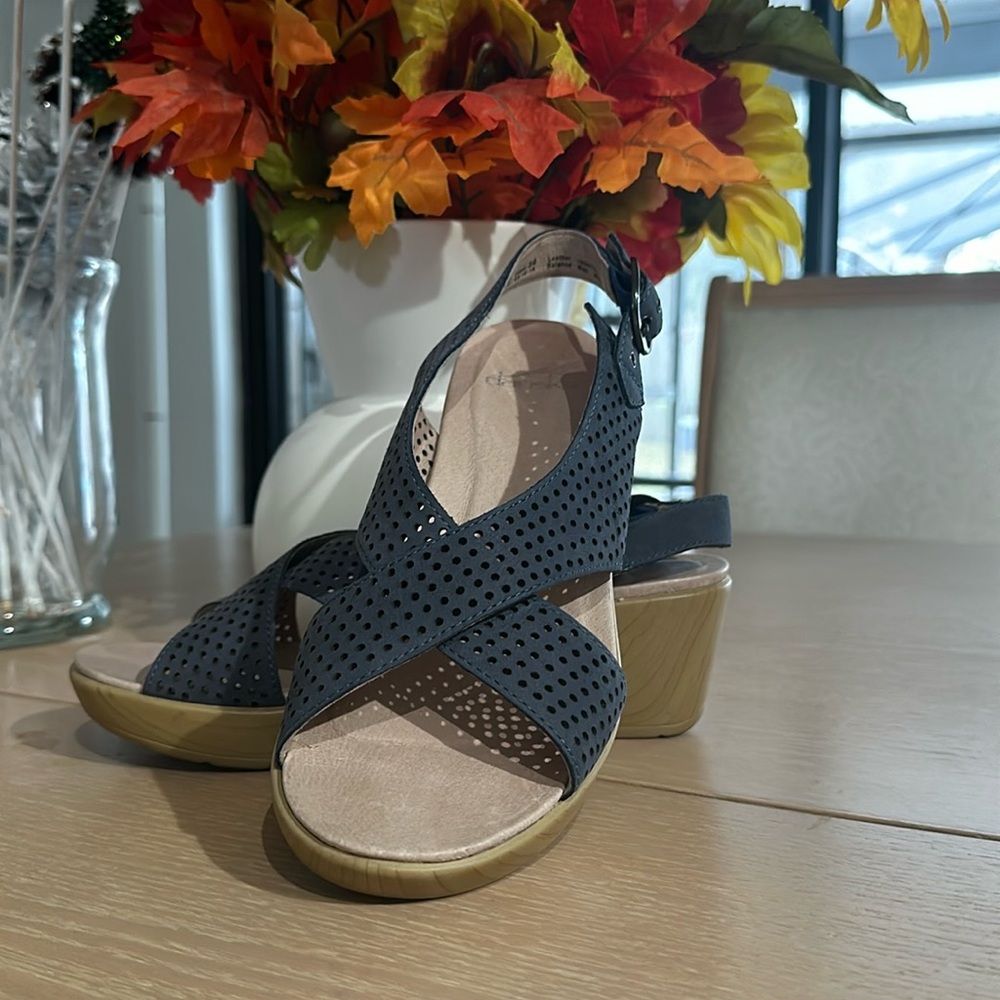 🥿🥿Womans Dansko Jacinda Nubuck crossover sling back shoes 🥿🥿